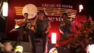 Câu lạc bộ guitar Lê Nguyễn Trần.